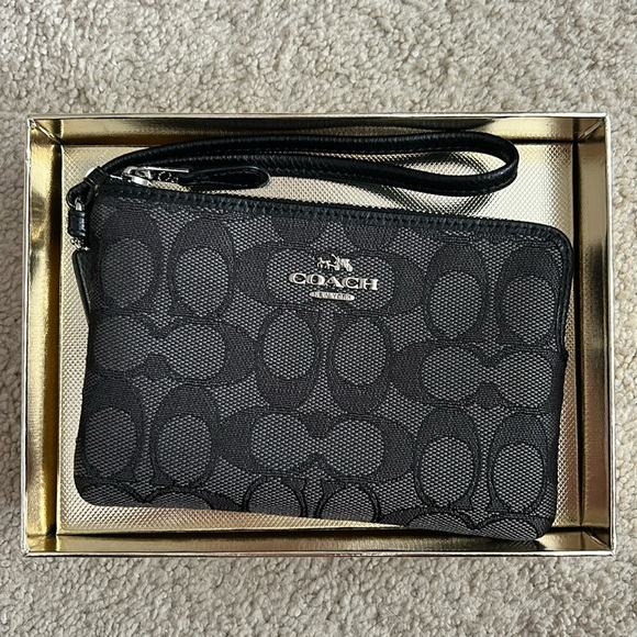 Coach Handbags - Coach Wristlet